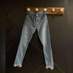 Women's Levi's W23 L28 Jeans with frayed ankles